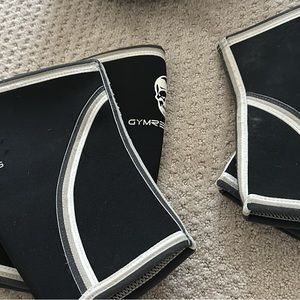 Women’s weight lifting belt and sleeves